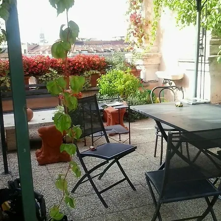 Апартаменты Elegant Attic With Terrace 1 Mt Subway. Nidoluisa